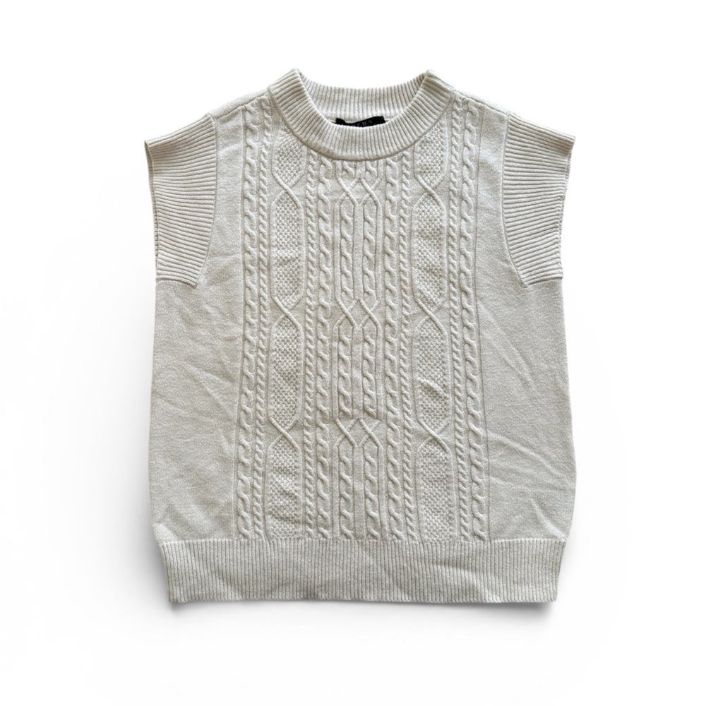 Cyrus Women’s Cable Knit Sweater Vest